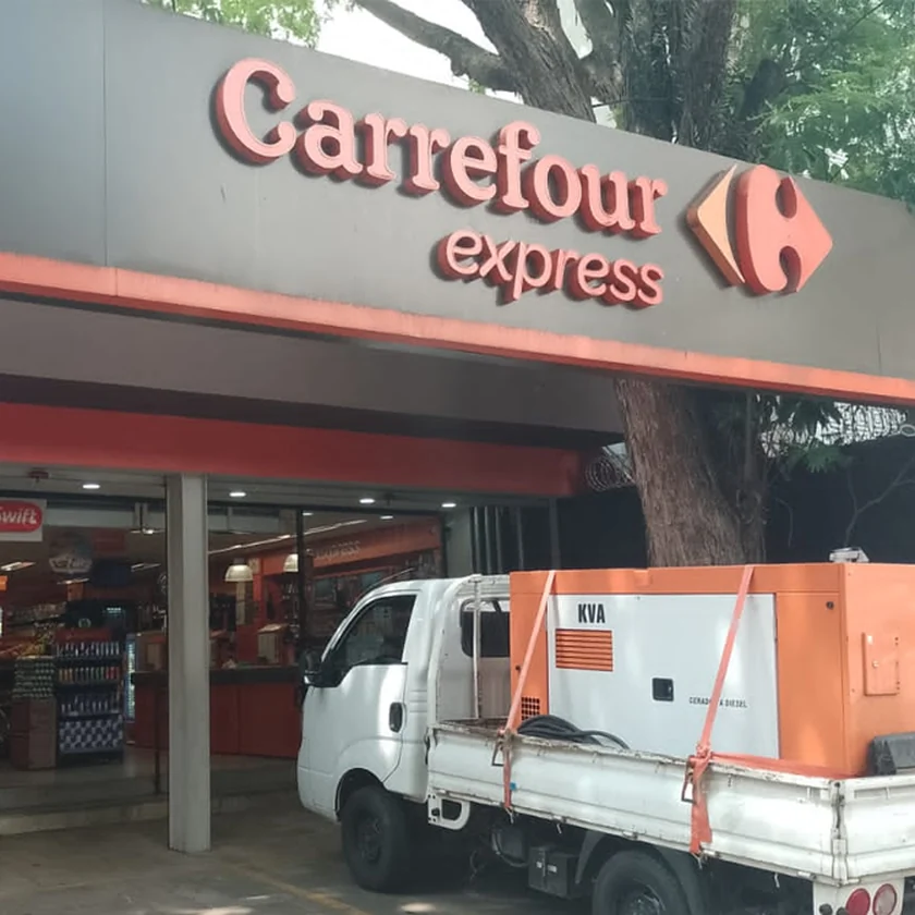 Gerador utilizado pela LCV no atendimento a um estabelecimento comercial
